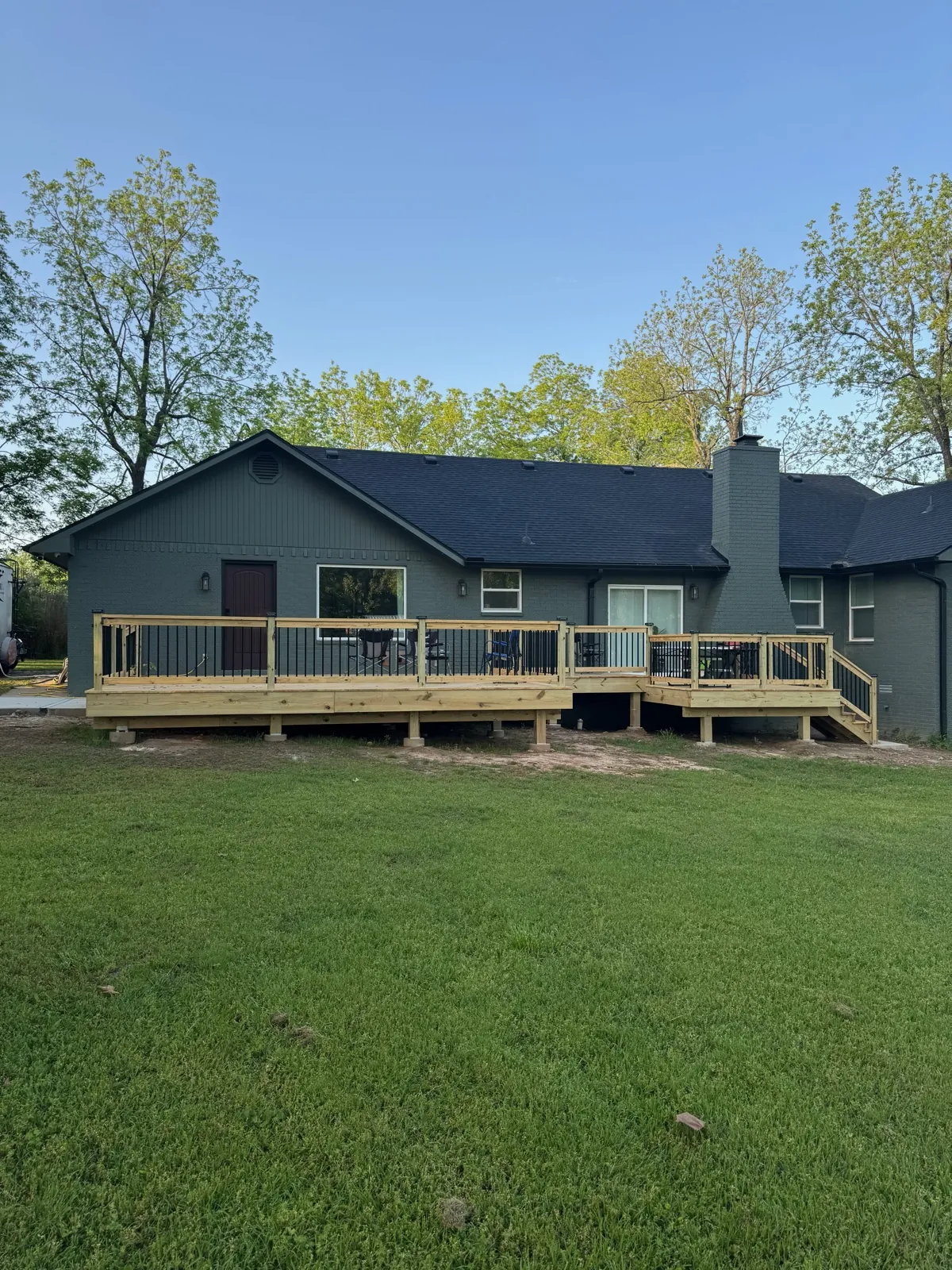 Wraparound composite deck with black metal railing